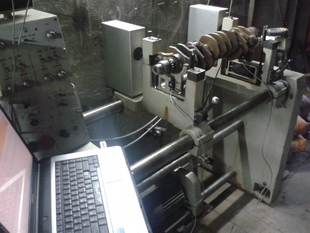 Modernizarea unui stand Schenck mai vechi cu Balanset-1A OEM pentru echilibrarea unui arbore cotit.